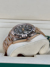 Carica l&#39;immagine nel visualizzatore di Gallery, Rolex Sky-Dweller 326935 rosè gold year 2021 full set
