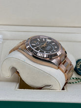 Carica l&#39;immagine nel visualizzatore di Gallery, Rolex Sky-Dweller 326935 rosè gold year 2021 full set
