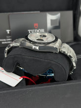 Carica l&#39;immagine nel visualizzatore di Gallery, Tudor Black Bay Chrono 79360N year 2024 full set LIKE NEW
