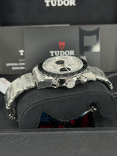 Carica l&#39;immagine nel visualizzatore di Gallery, Tudor Black Bay Chrono 79360N year 2024 full set LIKE NEW
