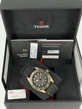 Carica l&#39;immagine nel visualizzatore di Gallery, Tudor Black Bay Bronze 79250BA year 2023 full set LIKE NEW
