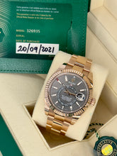 Carica l&#39;immagine nel visualizzatore di Gallery, Rolex Sky-Dweller 326935 rosè gold year 2021 full set
