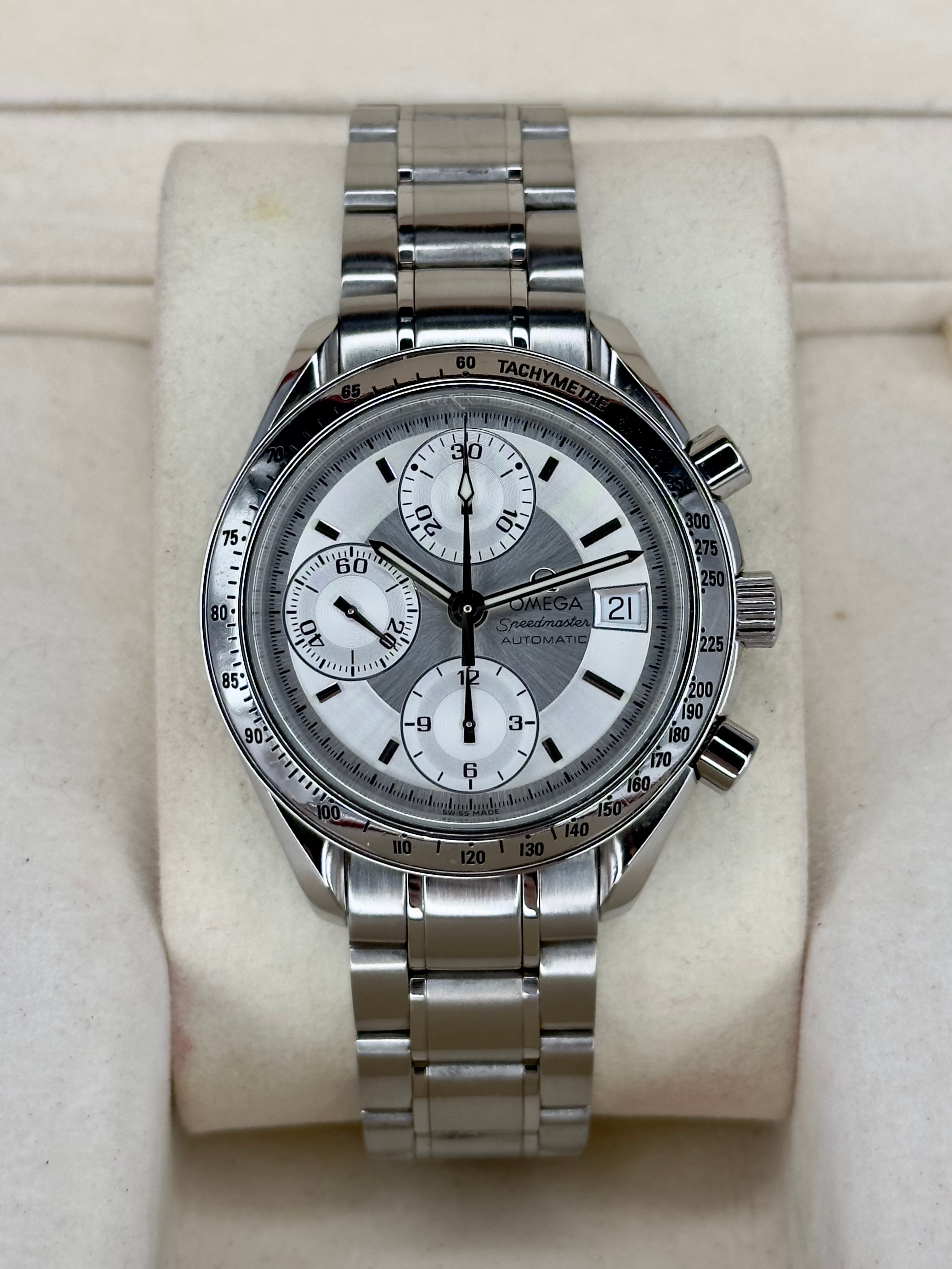 Omega speedmaster date prezzo on sale listino