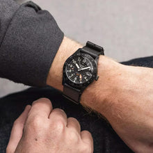 Carica l&#39;immagine nel visualizzatore di Gallery, Orologio uomo SEIKO 5 Sports pelle nero
